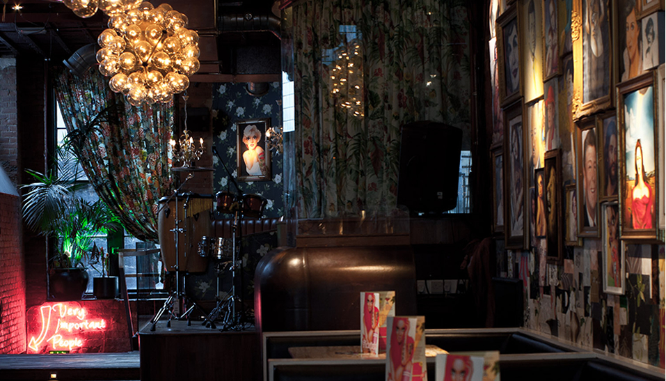 Interior atmosphere of Flr Cocktails Bar bar and restaurant